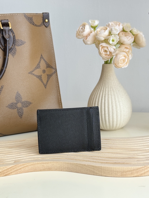 イヴサンローラン財布背面デザイン